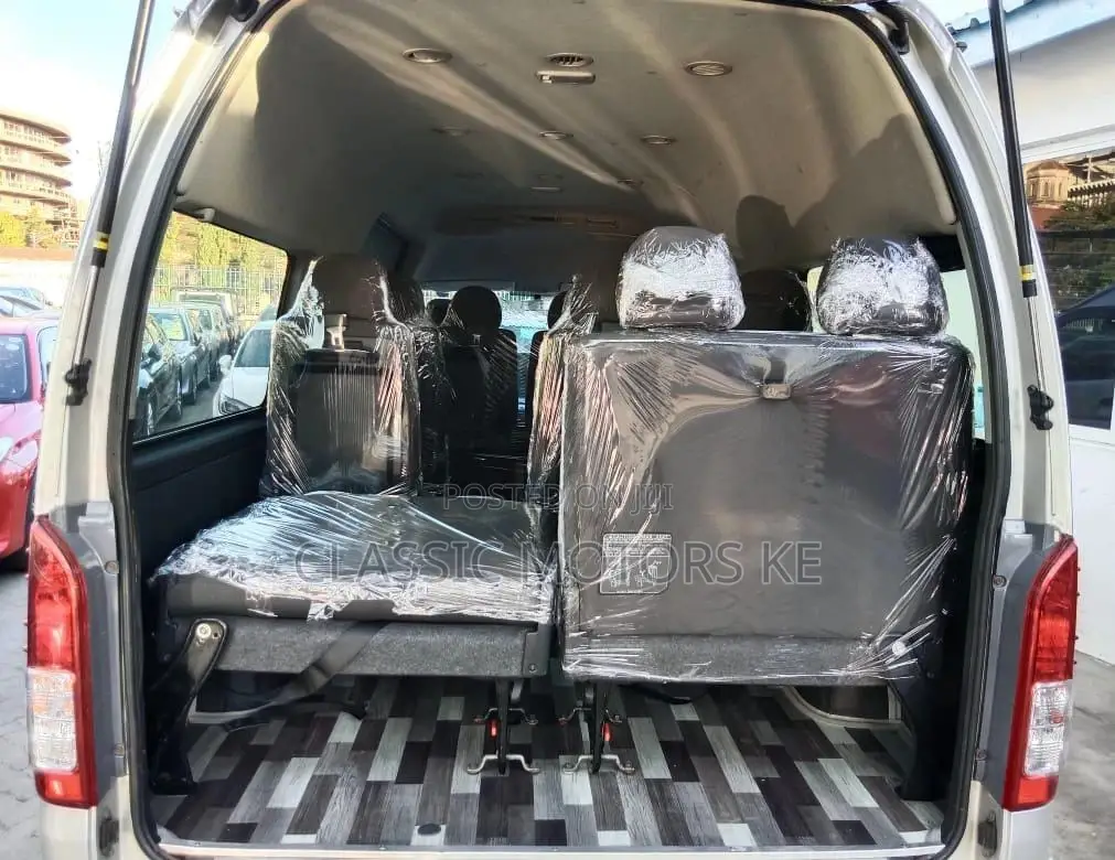 Toyota HiAce 2017 Silver