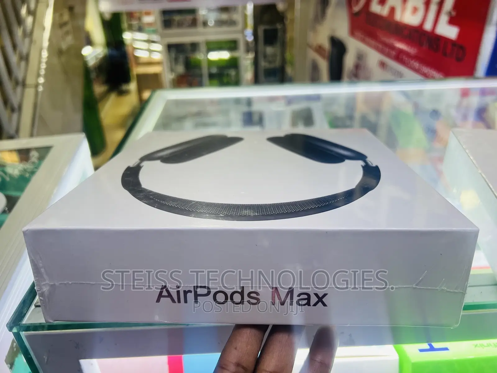 Apple Airpods-Max Wireless Headphones.