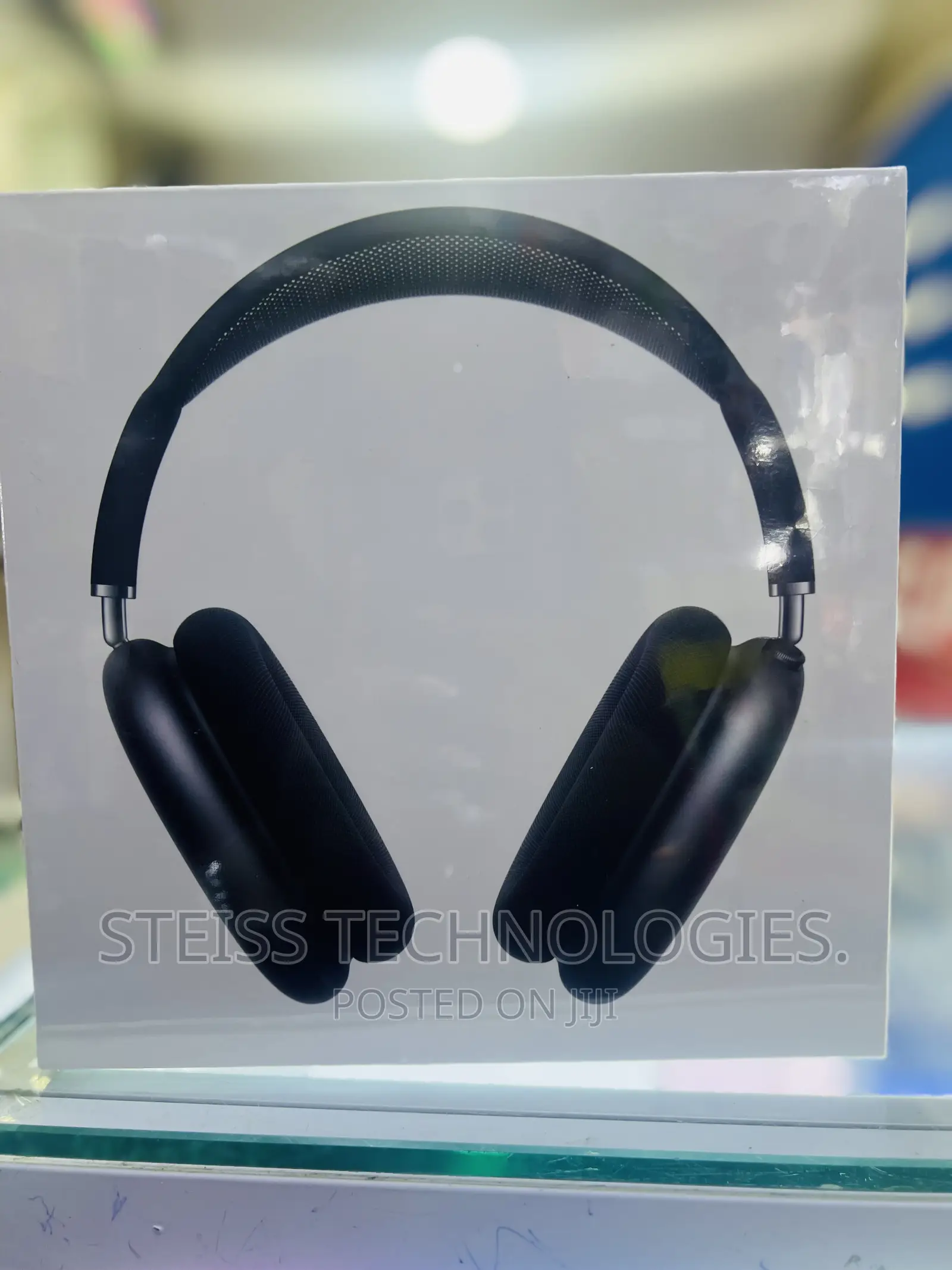 Apple Airpods-Max Wireless Headphones.