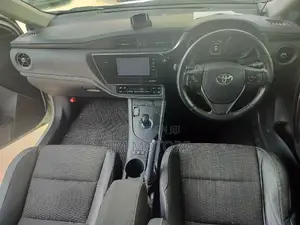 Toyota Auris 2016 White