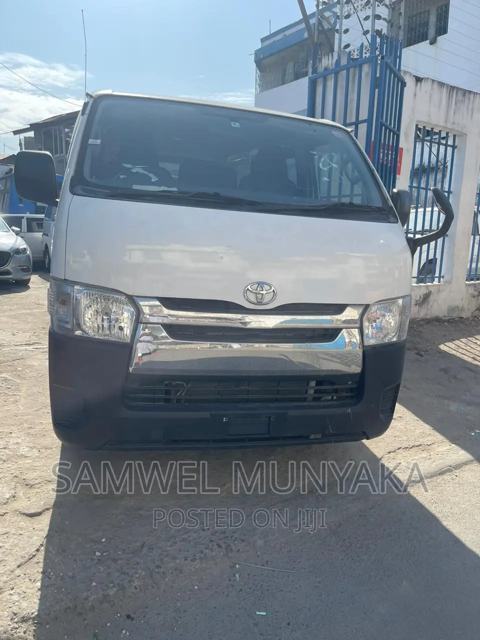 Toyota HiAce 2016 Silver