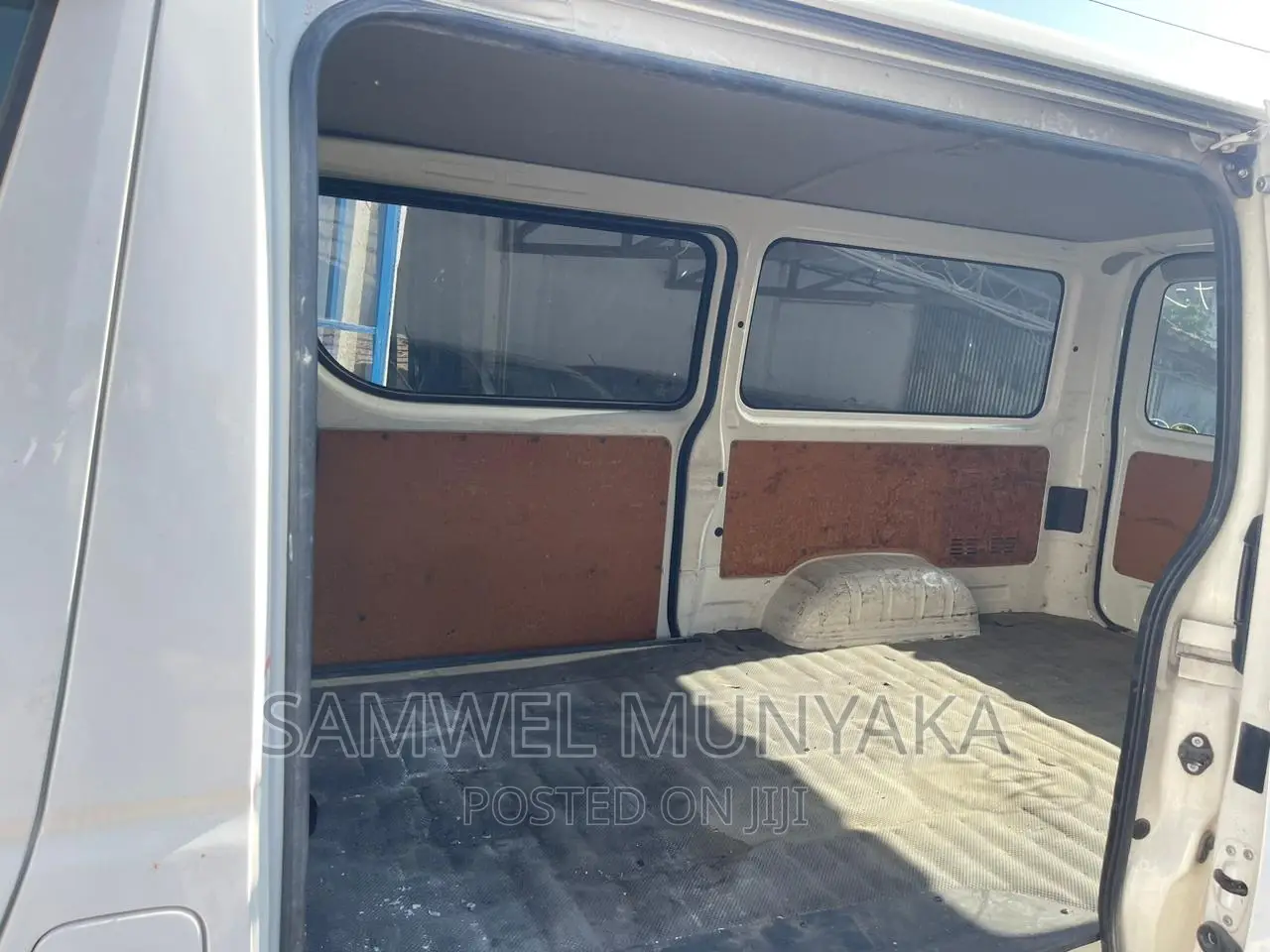Toyota HiAce 2016 Silver