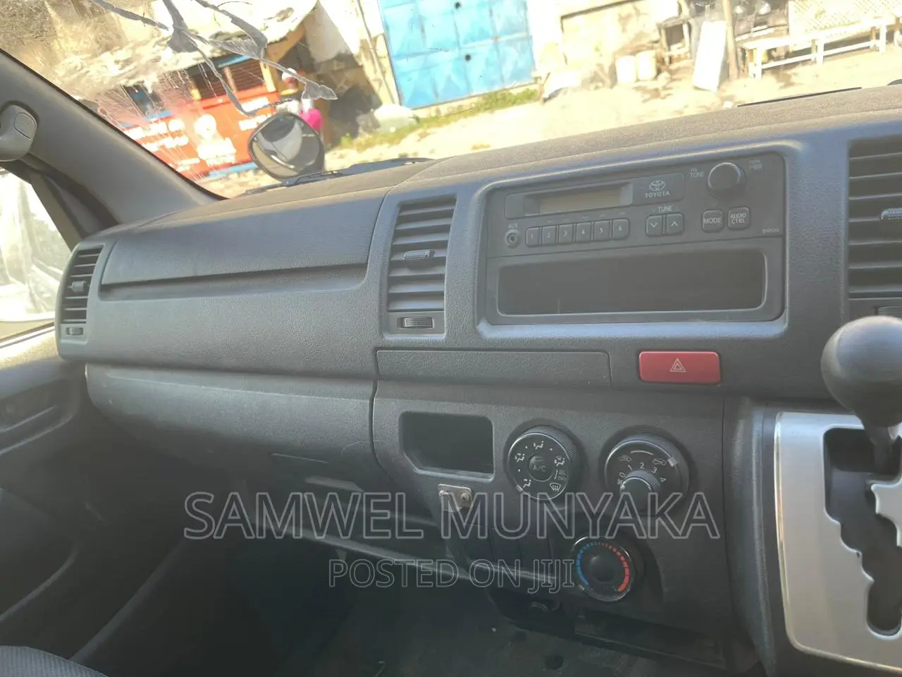 Toyota HiAce 2016 Silver