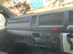 Toyota HiAce 2016 Silver