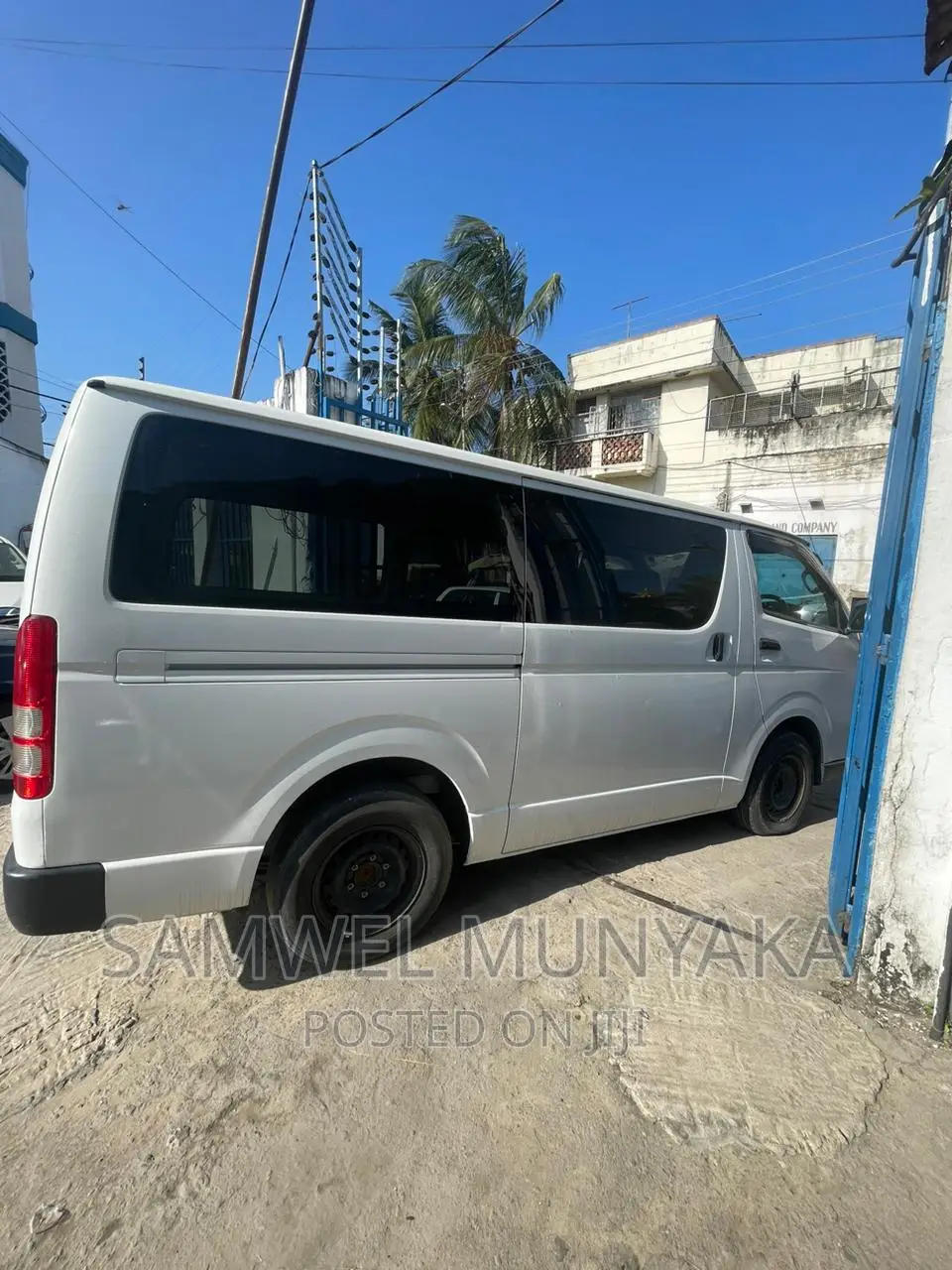 Toyota HiAce 2016 Silver