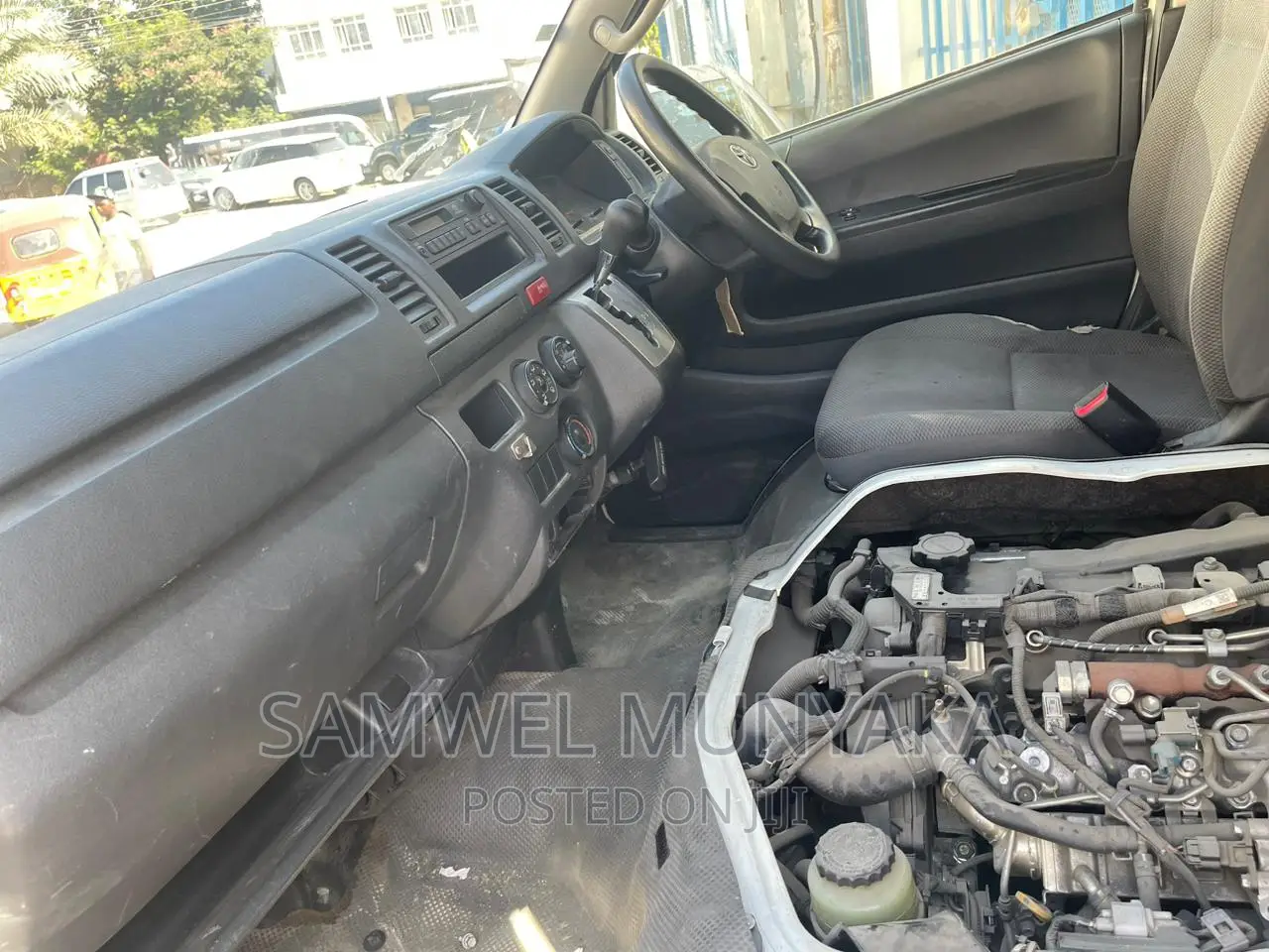 Toyota HiAce 2016 Silver
