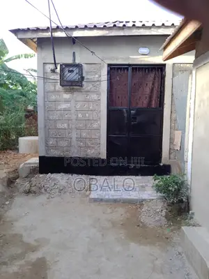 5bdrm House In Bombo Estate, Kiembeni For Sale