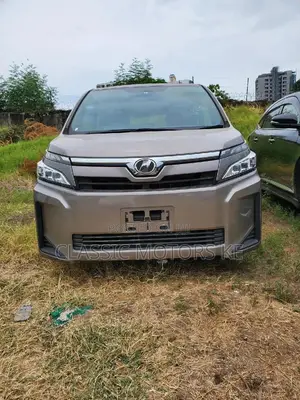 Toyota Voxy 2018 Gold