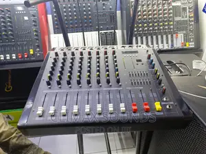 Powered Mixer Omaxs 8channels,.