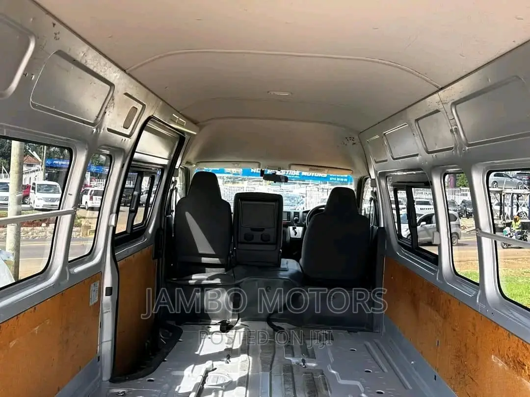 Toyota HiAce 2017 Silver