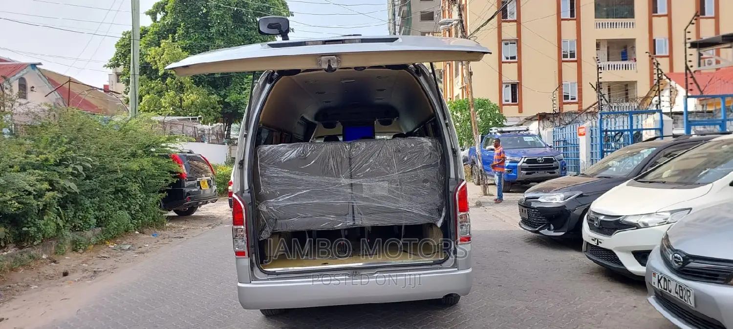 Toyota HiAce 2017 Silver
