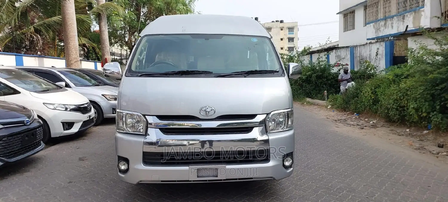 Toyota HiAce 2017 Silver