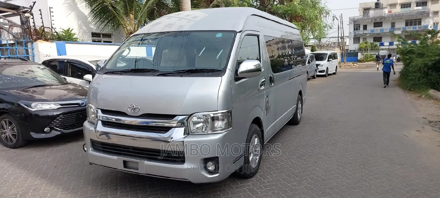 Toyota HiAce 2017 Silver