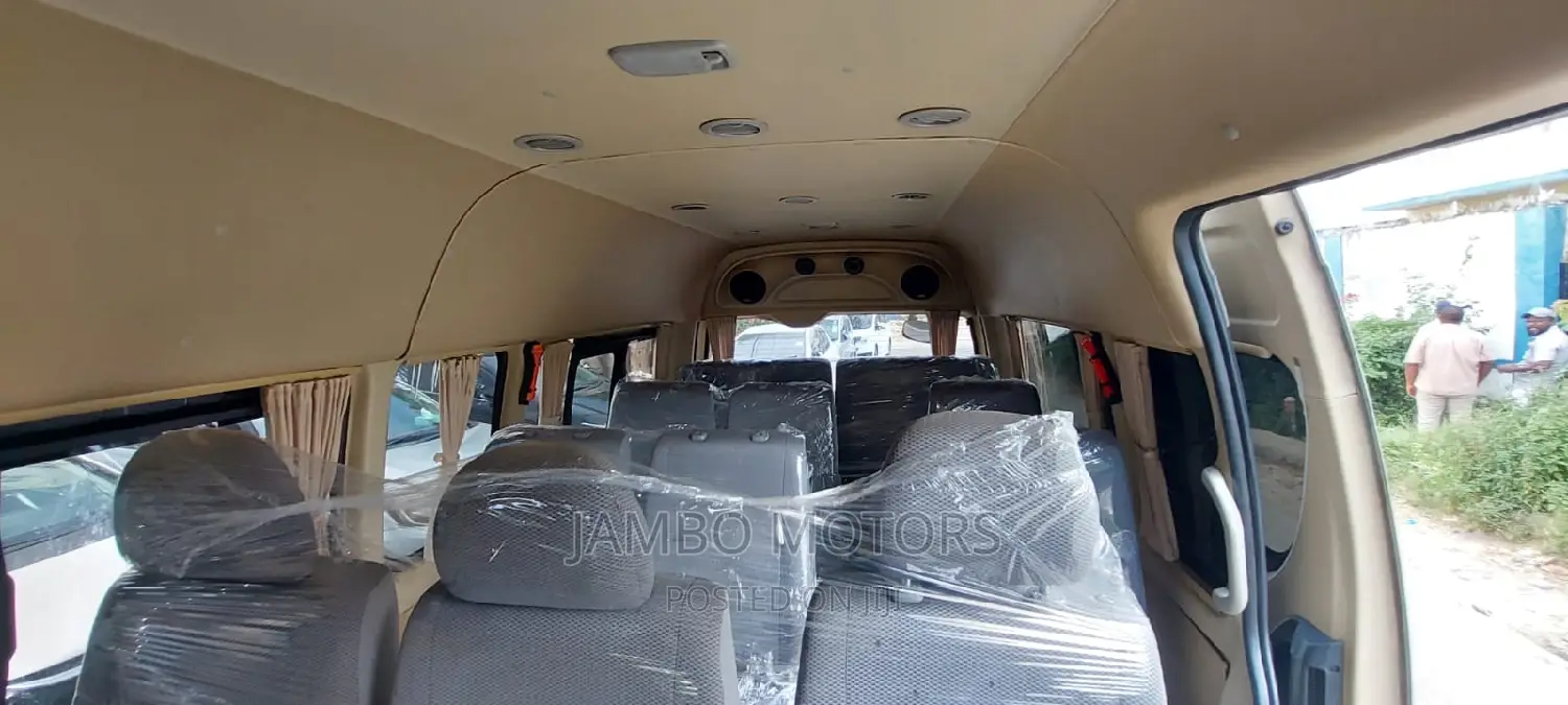 Toyota HiAce 2017 Silver