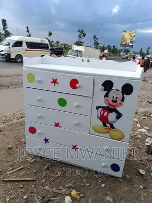 Chest of Drawers.