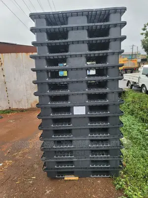 Pallets - 1300mmx1100mmx150mm Heavy Duty Plastic Pallets