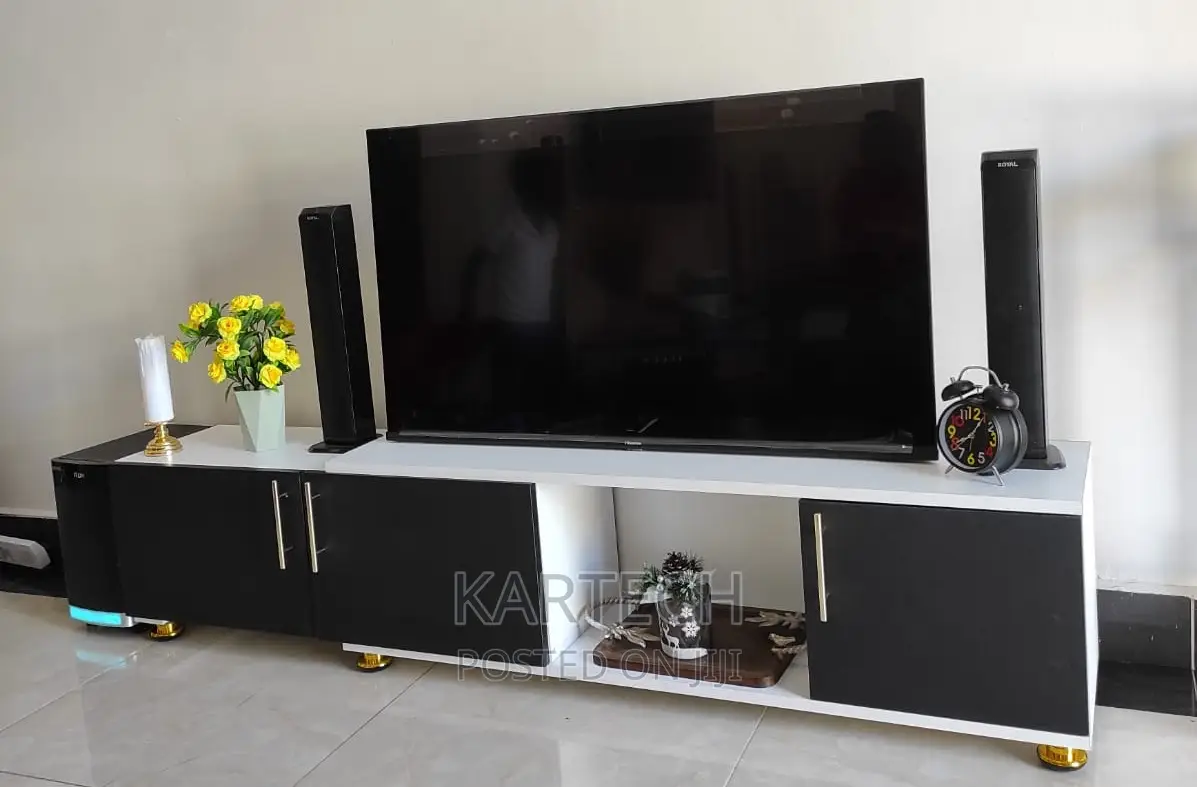 Tokyo Expandable TV Stand
