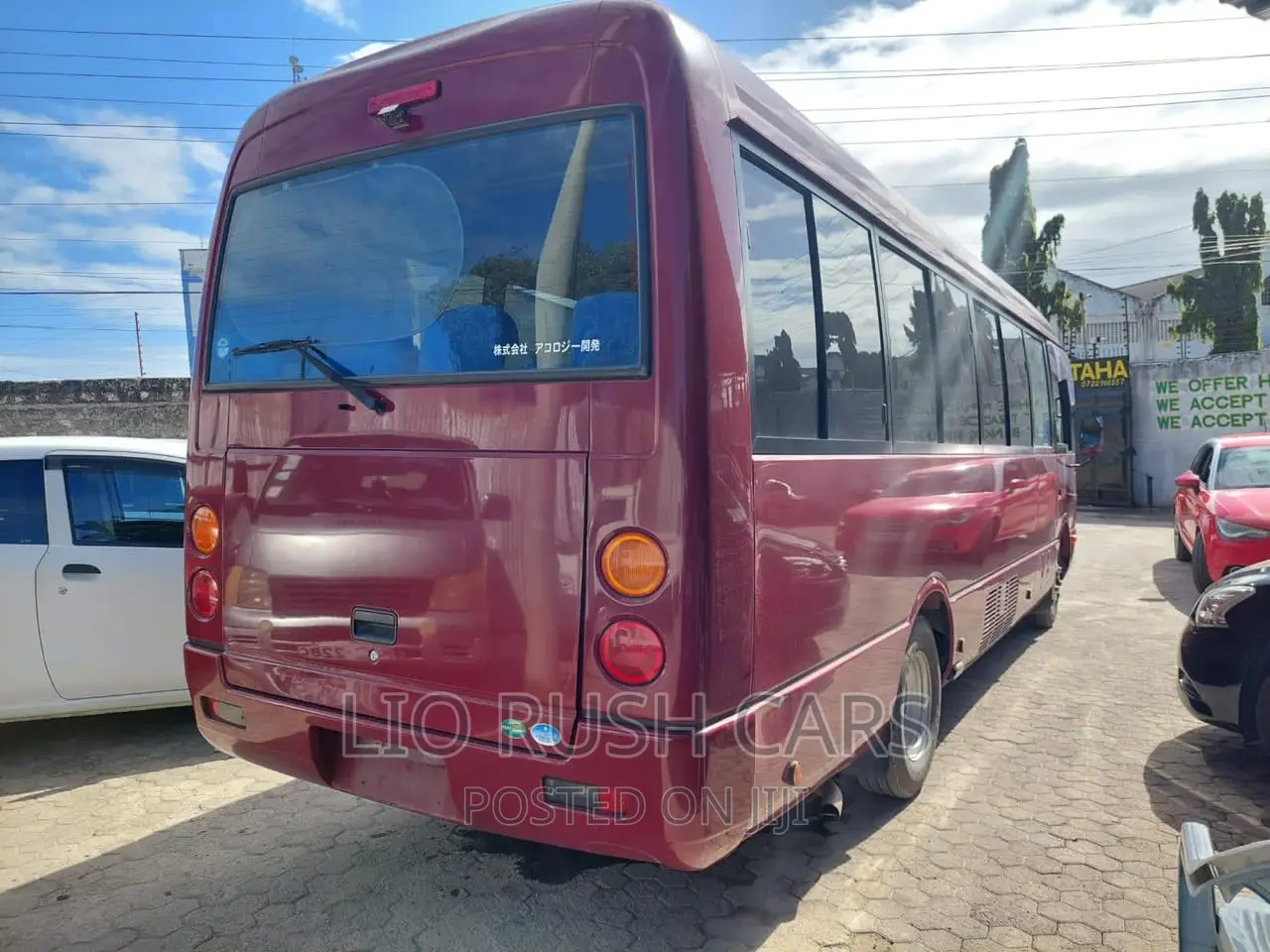 Mitsubishi Fuso Rosa 2017 Red