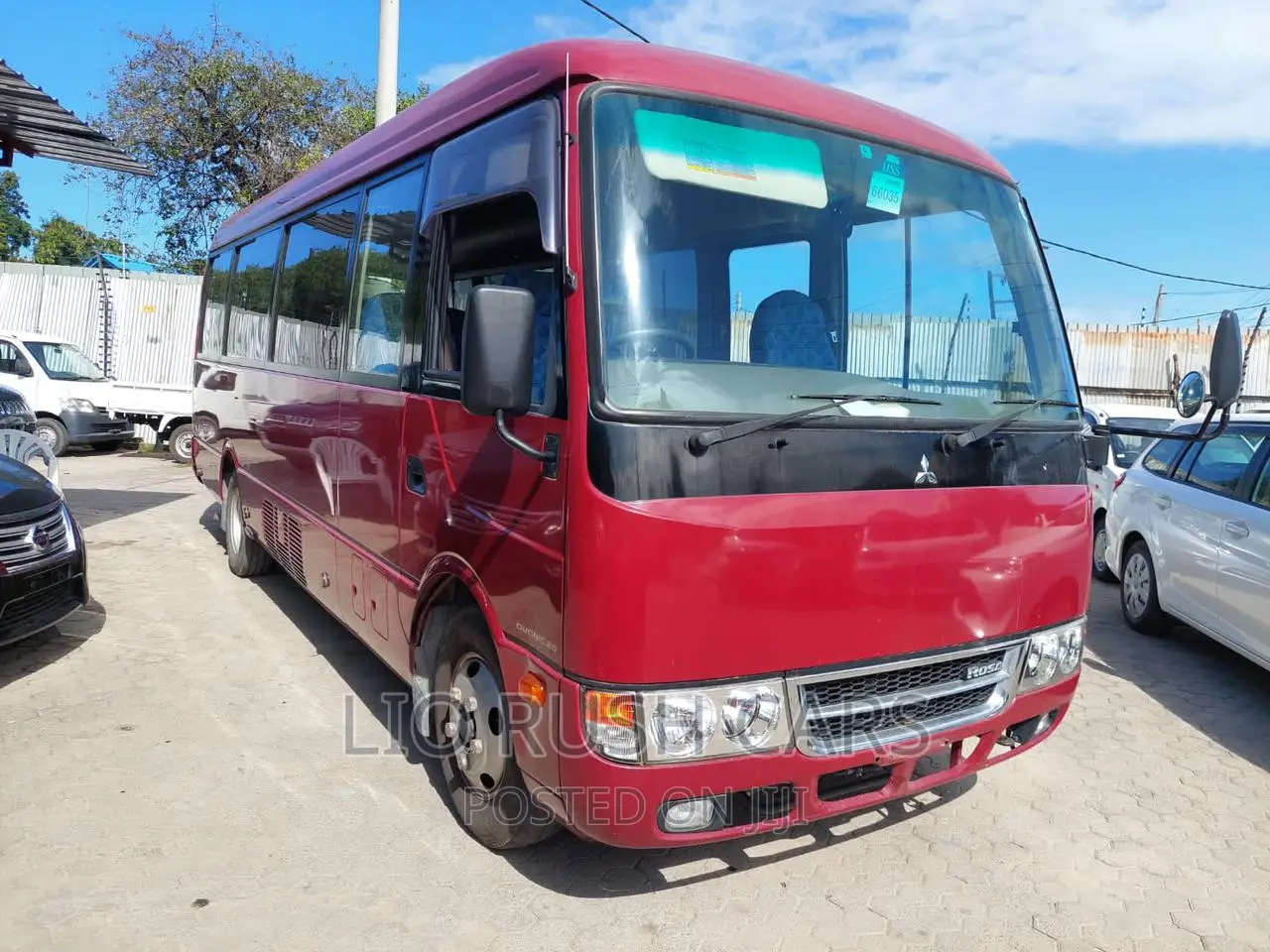 Mitsubishi Fuso Rosa 2017 Red