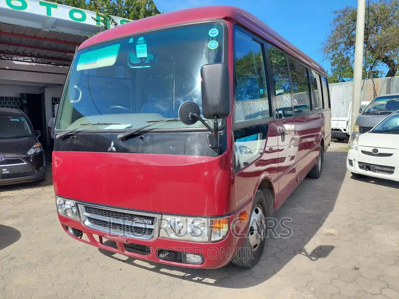 Mitsubishi Fuso Rosa 2017 Red