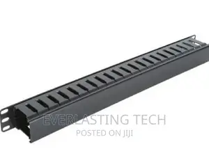 Giganet 1U Cable Manager Closed