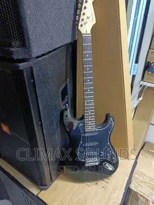 Fender Electric Guitar Black:,