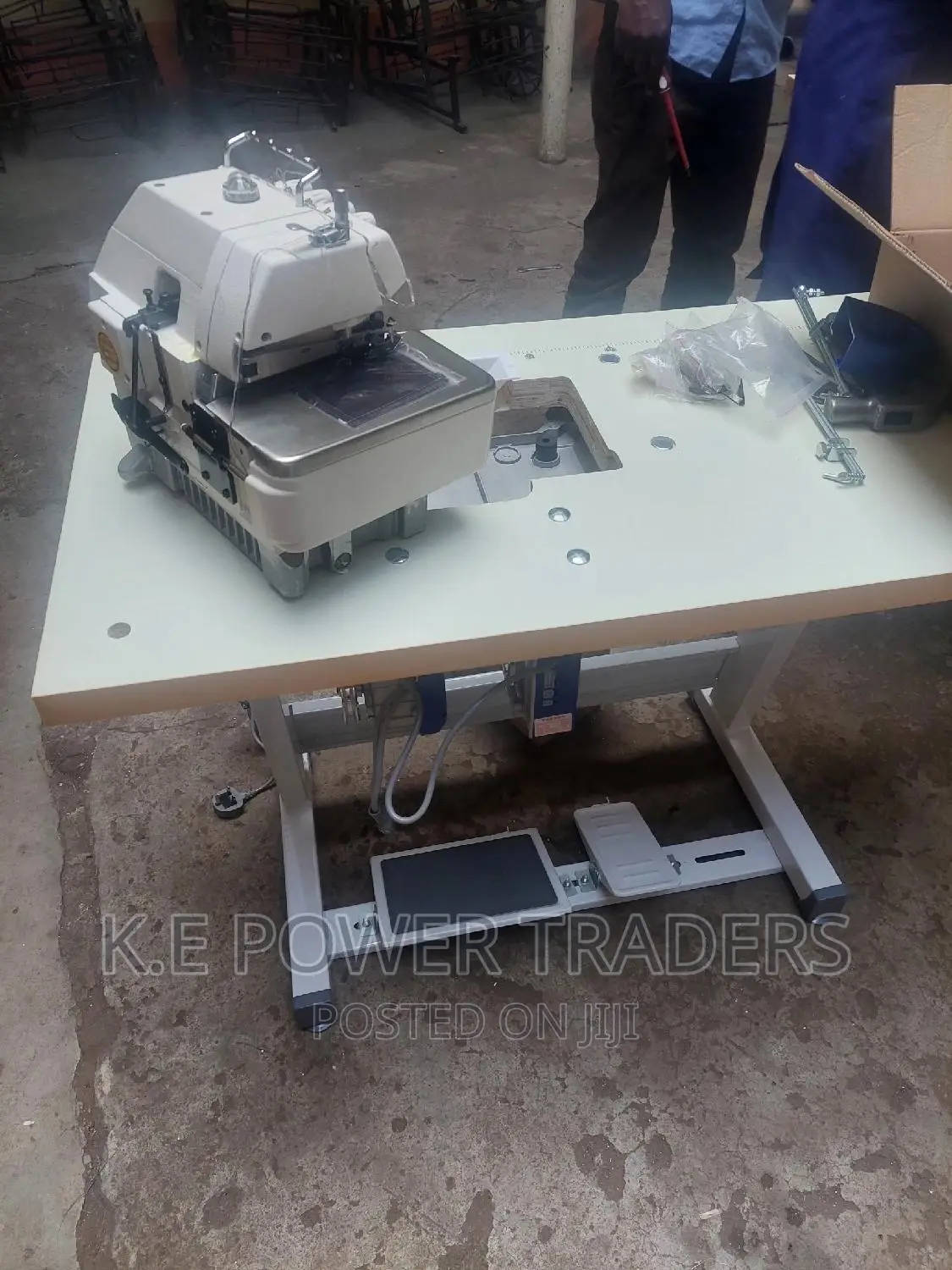 High Speed Industrial Overlock Sewing Machine