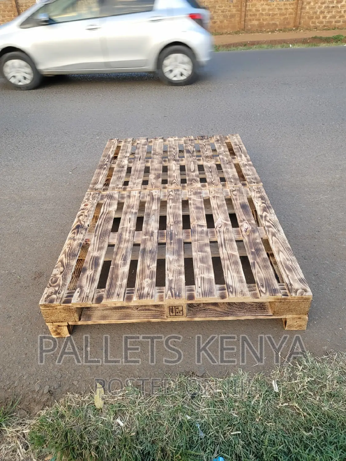 Pallet Bed- 4*6 Slightly Raised Pallet Bed. (TT07)
