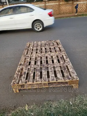 Pallet Bed- 4*6 Slightly Raised Pallet Bed. (T,T09)