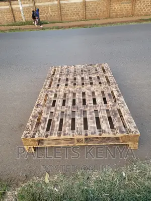 Pallet Bed- 4*6 Slightly Raised Pallet Bed. (Tt012)
