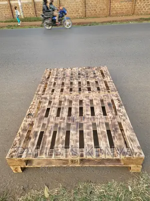 Pallet Bed- 4*6 Slightly Raised Pallet Bed. (BN0,4)