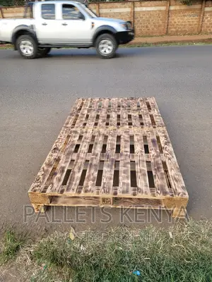 Pallet Bed- 4*6 Slightly Raised Pallet. (KS,85)