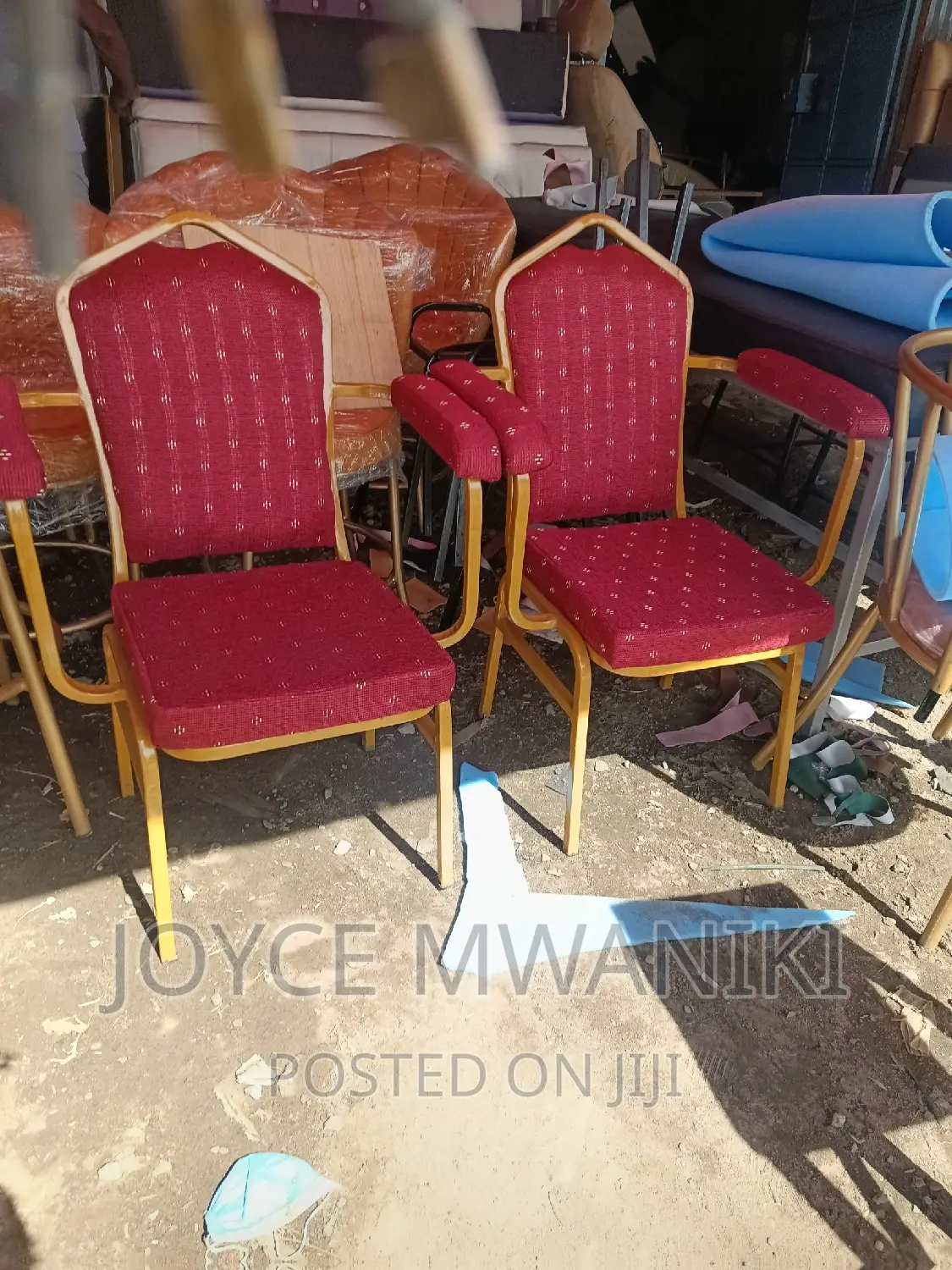 Conference Chairs With Armrest.