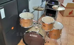 Tama 5 Piece With 2 Cymbals Drumset