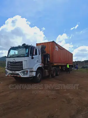 40 Feet Containers, Transport and Grounf Work Pillars