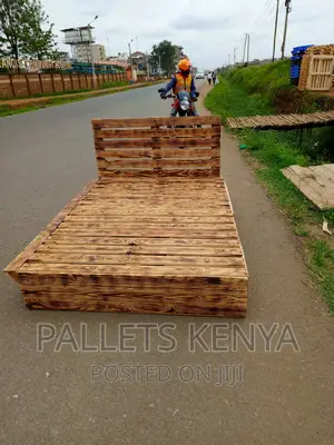Pallet Bed- 5*6 Pallet Bed- With Drawers. (FD06)