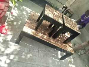 Pallets Rustic Coffee Table With Double Stools