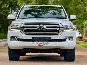 Toyota Land Cruiser 2016 White