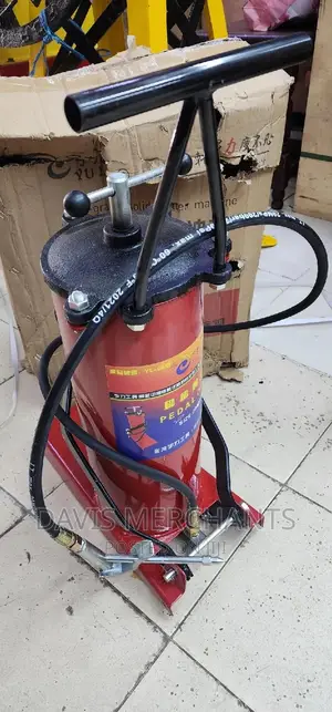 Industrial Pedal Grease Bucket With 12kg Capacity
