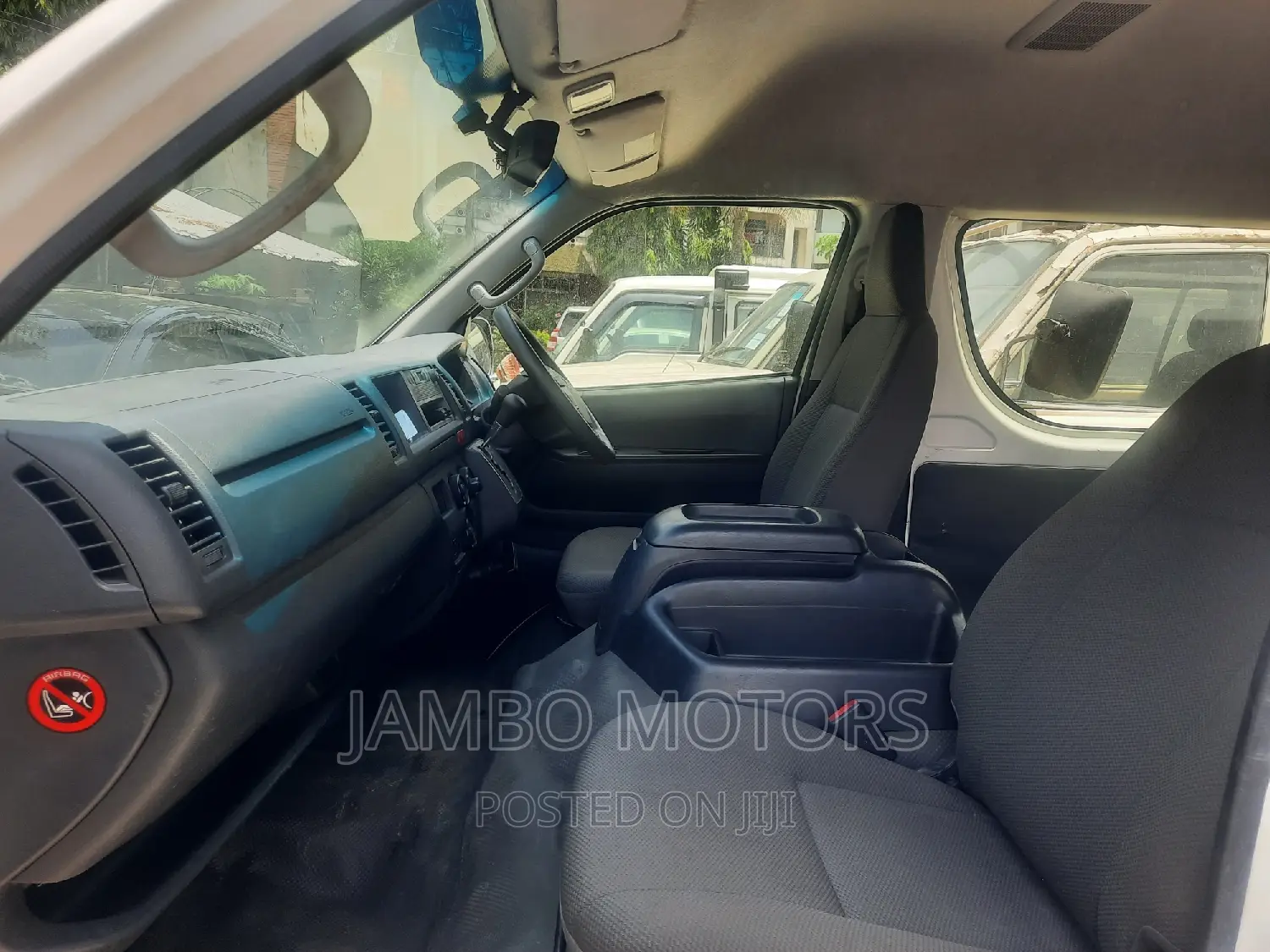 Toyota HiAce 2016 White