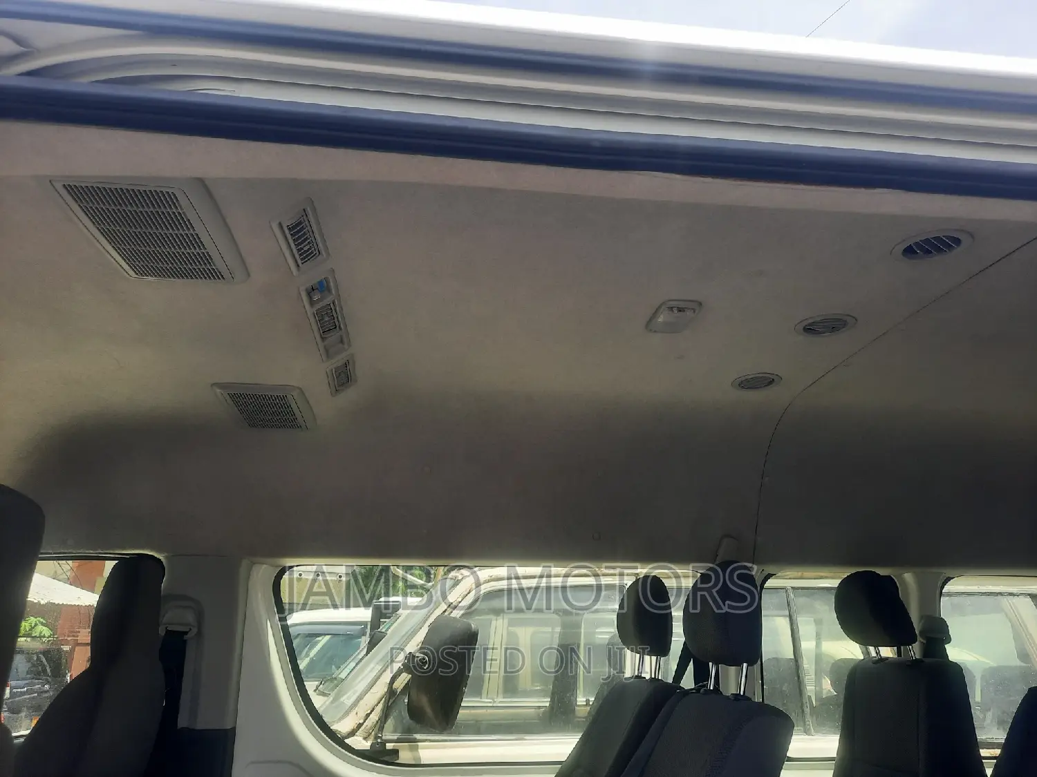 Toyota HiAce 2016 White
