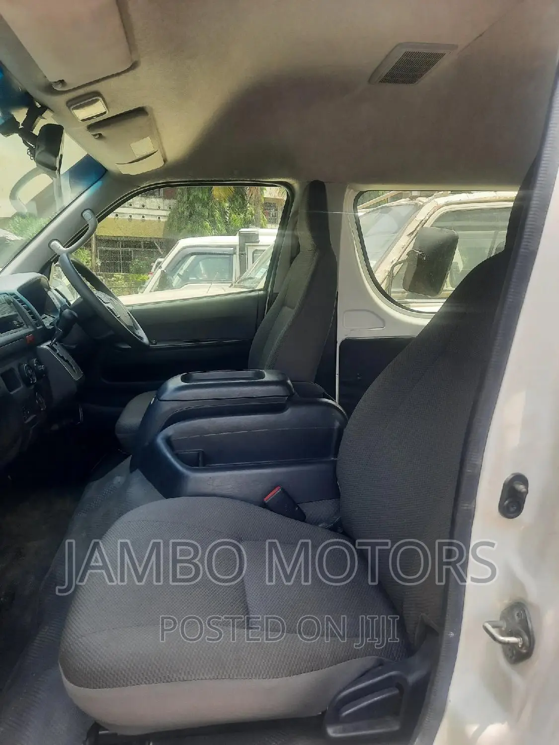 Toyota HiAce 2016 White