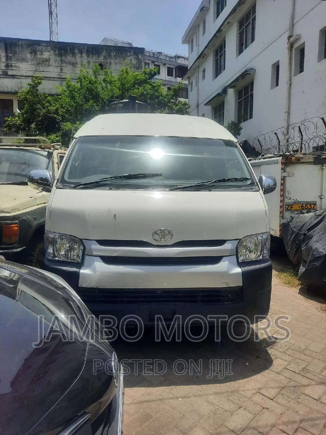 Toyota HiAce 2016 White
