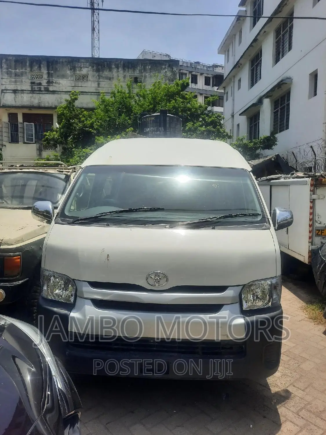 Toyota HiAce 2016 White