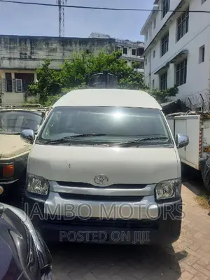 Toyota HiAce 2016 White