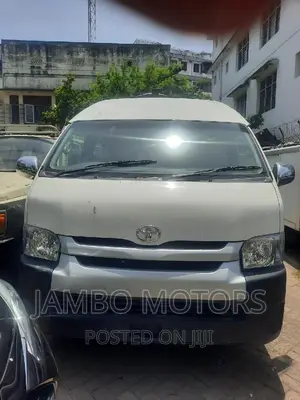 Toyota HiAce 2016 White