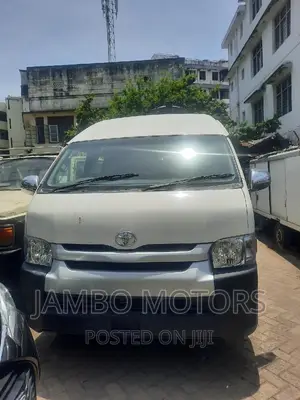 Toyota HiAce 2016 White