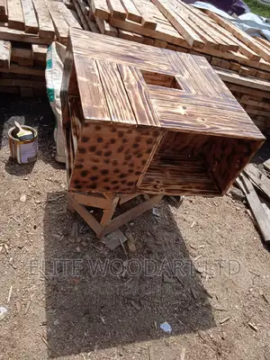 Elegance Rustic Artistic Pallets Coffee Table