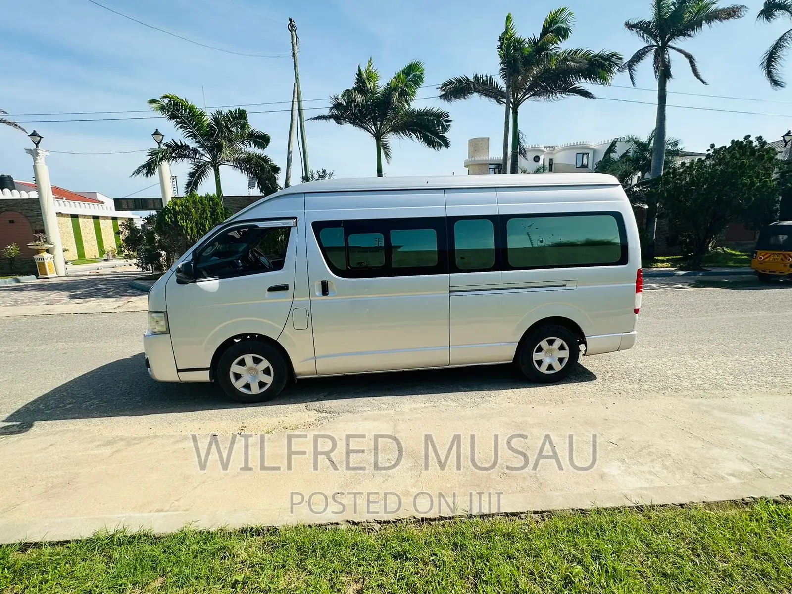 Toyota Grand HiAce 2015 Silver