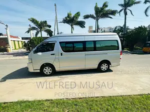 Toyota Grand HiAce 2015 Silver
